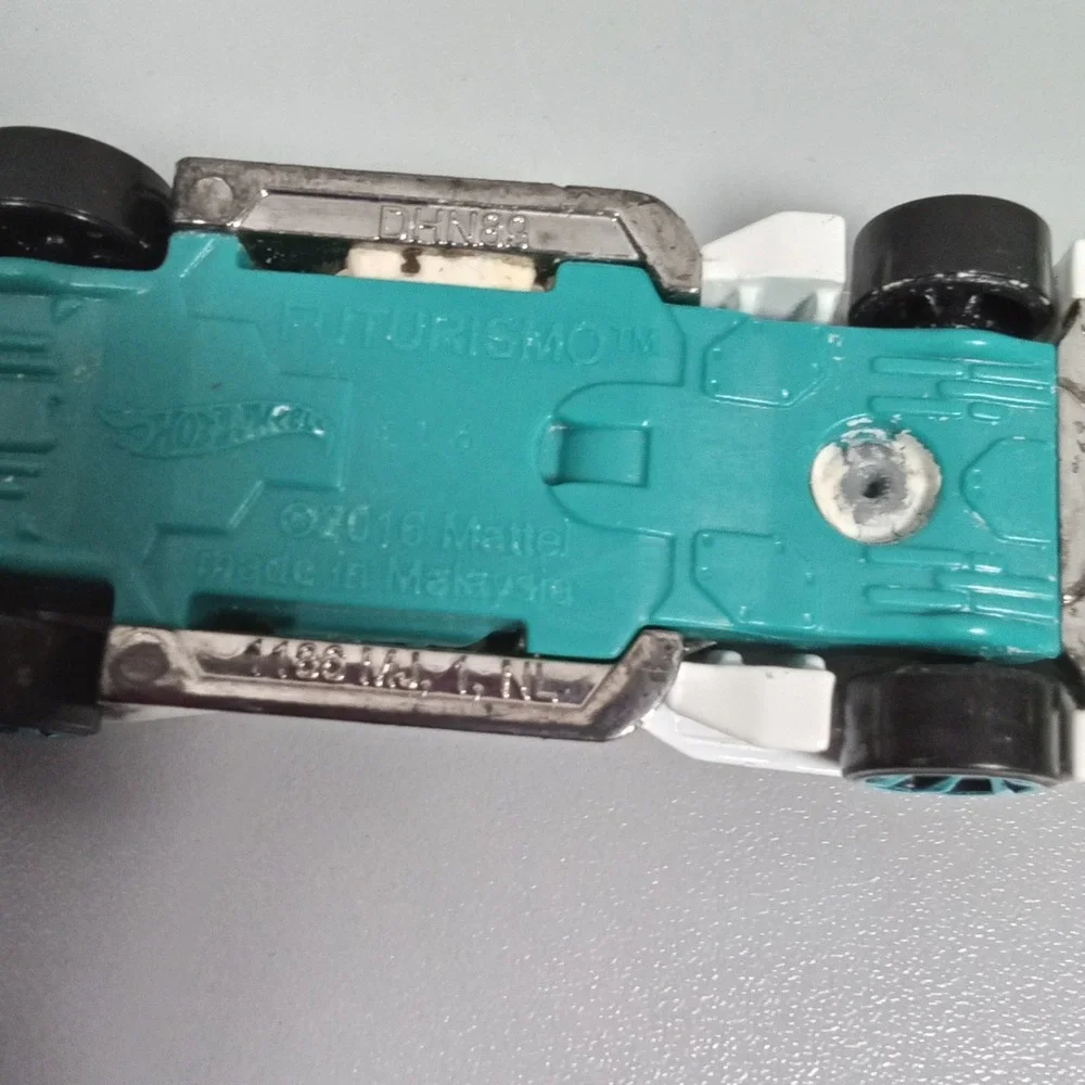 Hot Wheels Futurismo White Blue 89 HW Digital Circuit 2016 Mattel  1:64‎ Scale